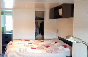 2 bedrooms, travel cot, free WiFi, bed sheets - Mobile home with secure terrace. Magnificent view of the lake. All comfort (Sainte-Gemme)