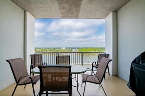 Outdoor dining - GREAT 1-BR condo, bunk beds, balcony, gym, lazy river pool oasis at the Wharf! (Orange Beach)
