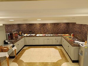 Desayuno bufé gratuito y diario