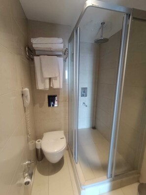 淋浴設備、風筒、提供毛巾、番梘