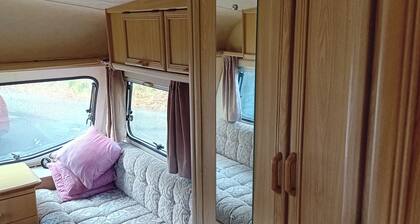 1 Bed Caravan - Sleeps 2 - Parking - Wifi