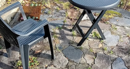1 Bed Caravan - Sleeps 2 - Parking - Wifi