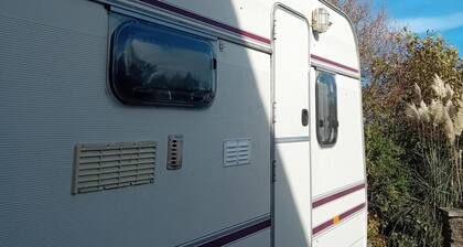 1 Bed Caravan - Sleeps 2 - Parking - Wifi