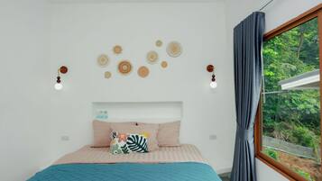 Un dormitorio con cama, ventana con cortinas y adornos en la pared.