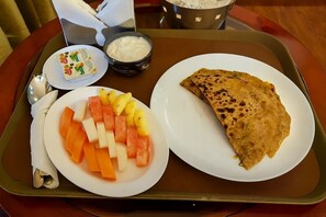 Sarapan Eropah setiap hari (INR 300 seorang) 