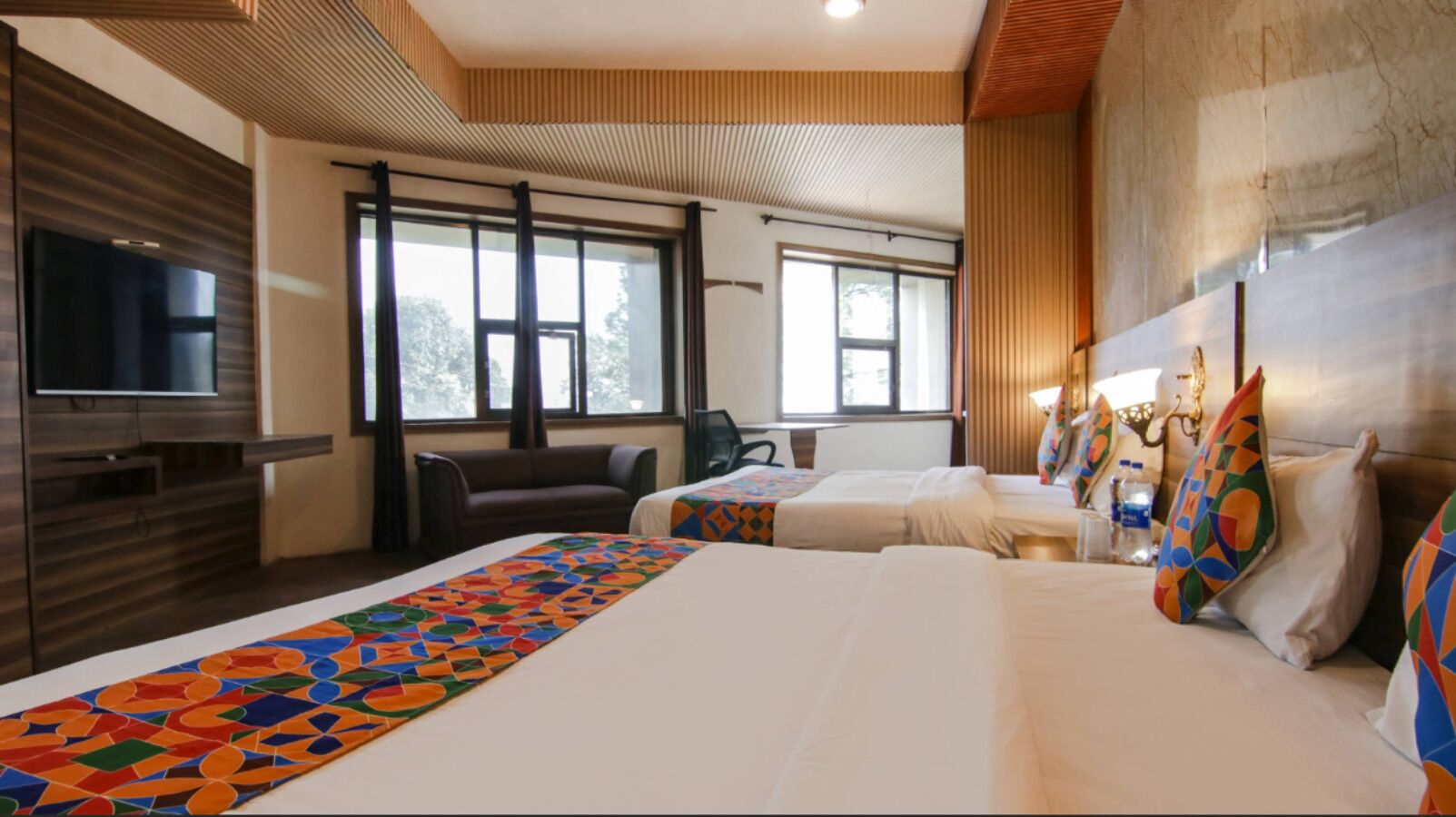 Family Room, City View | Desk, free WiFi