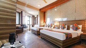 Desk, free WiFi - Hotel Vijay Palace  (Dharamshala)