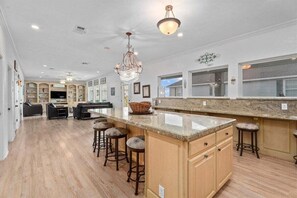 Lobby - 2nd Row Walk to Beach | Sleeps 10 | Large Deck (Crystal Beach)