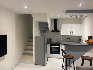 Micro-ondes, four, plaque de cuisson, serviettes en papier