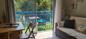 Living area - Newly renovated apartment 2 minutes from Saint Lary Soulan with parking (Vielle-Aure)