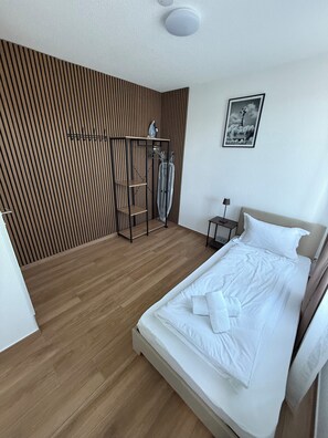 3 多间卧室、熨斗/熨衣板、WiFi、床单