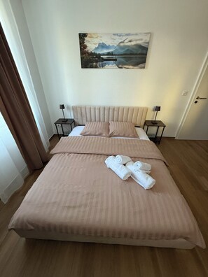 3 soverom, strykejern/-brett, wi-fi og sengetøy