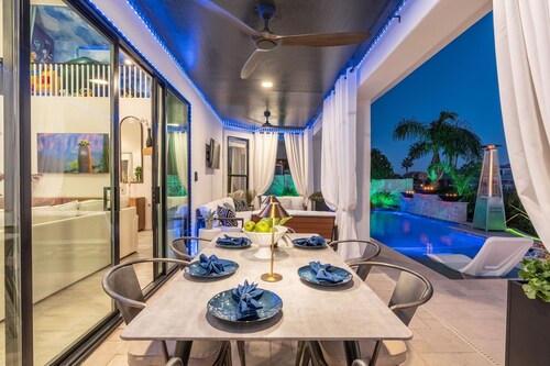 Stunning Waterfront Retreat: Free Heated Pool, Spa & Kids’ Playroom, Boat &Kayak