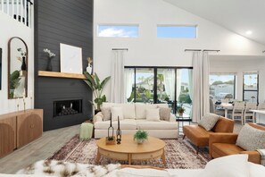 Televisión, chimenea