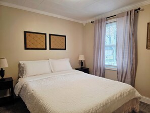 3 bedrooms, iron/ironing board, internet, bed sheets