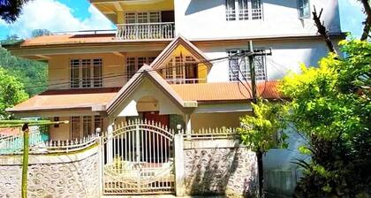 5-bedroom mesmerizing Valley view luxury villa with big Living area in Gangtok.