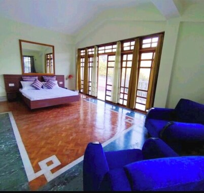 5-bedroom mesmerizing Valley view luxury villa with big Living area in Gangtok.