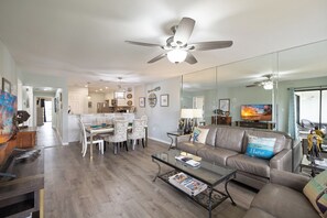 TV - Crowned at the Coast/Edgewater Resort 2BR w/ 11 pools & private beach access (Panama City Beach)