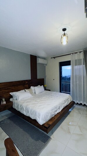 Iron/ironing board, WiFi, bed sheets - Myra Luxury Homes in Kololo- Your Family Oasis (Kampala)