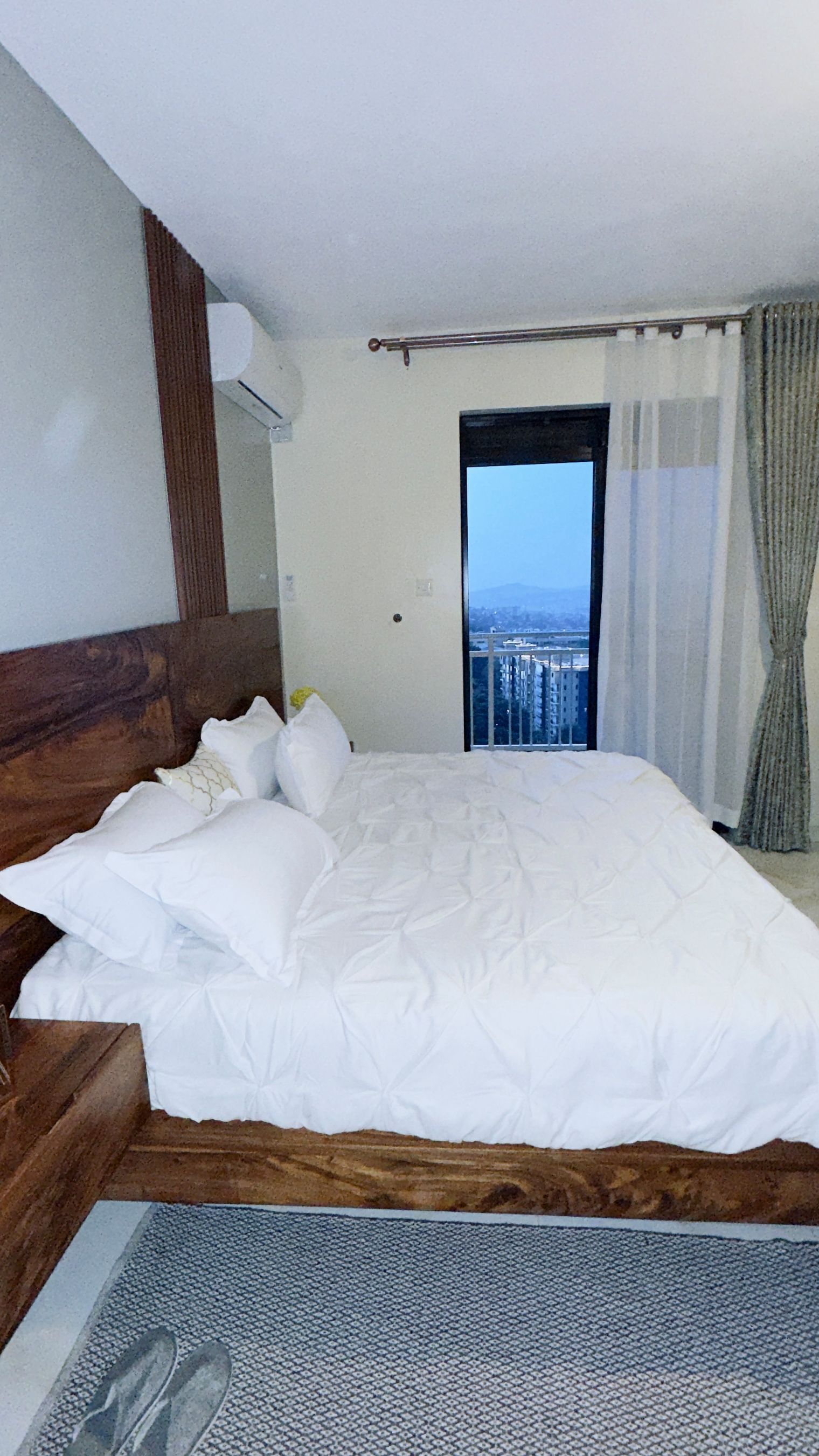 Silitysrauta/-lauta, Wi-Fi, vuodevaatteet