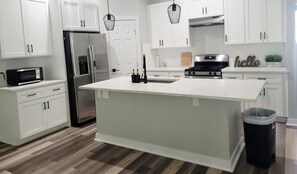 Mikrowelle, Ofen, Herdplatte, Geschirrspüler