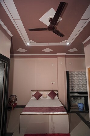 Deluxe Double Room | Free WiFi - Nidhipataye Homestay (Varansi)