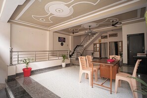 Deluxe Double Room | Free WiFi - Nidhipataye Homestay (Varansi)