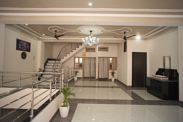 Deluxe Double Room | Free WiFi - Nidhipataye Homestay (Varansi)