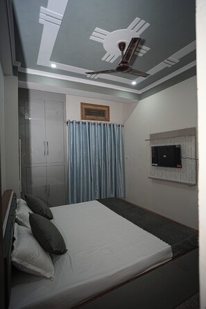 Front of property - Nidhipataye Homestay (Varansi)