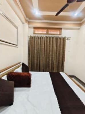 Family Room | WiFi (free) - Nidhipataye Homestay (Varansi)