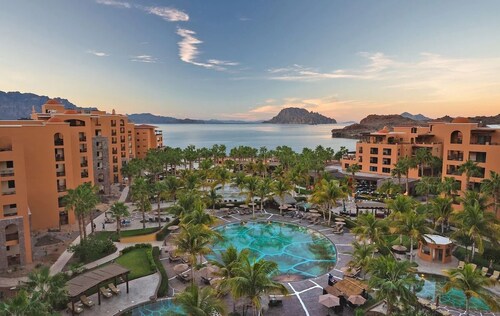 Luxury 1BR Penthouse Escape with Ocean, Mountain, & Golf Course Views