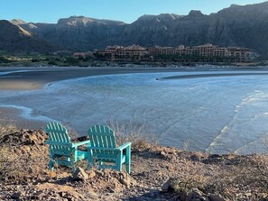 بالقرب من الشاطئ