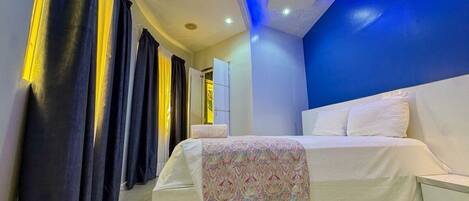 舒適雙人房, 多間臥室, 露台, 泳池景 | 埃及棉床單、高級寢具、特厚豪華床墊、獨特設計