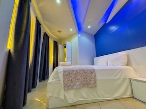 Comfort Double Room, Multiple Bedrooms, Balcony, Pool View | Egyptian cotton sheets, premium bedding, pillow-top beds - Hôtel Ami Bamba (Mbour)