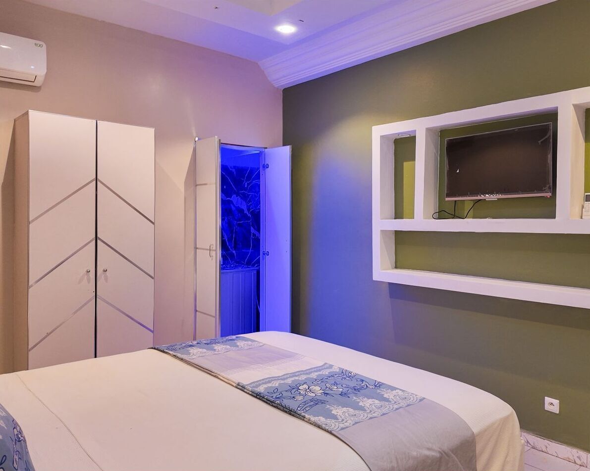 Egyptian cotton sheets, premium bedding, pillowtop beds