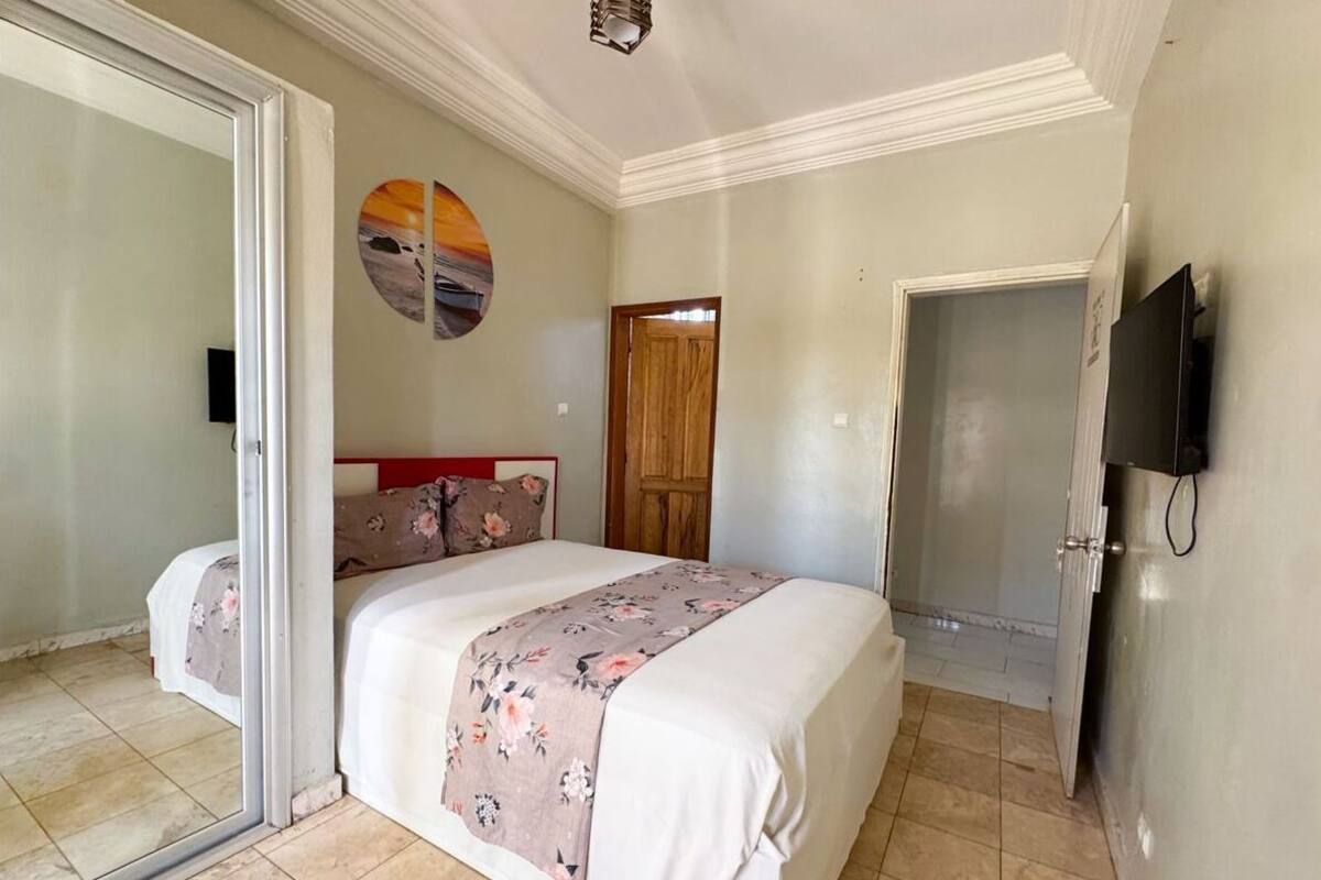 Bàn ủi/dụng cụ ủi quần áo, truy cập Internet không dây miễn phí