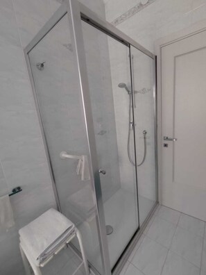 Hair dryer, bidet, towels, soap - VACATION HOME 10 MINUTES FROM THE CATHEDRAL, OLD TOWN AND NIGHTLIFE (Trani)