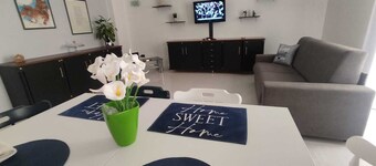 VACATION HOME 10 MINUTES FROM THE CATHEDRAL, OLD TOWN AND NIGHTLIFE