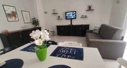 VACATION HOME 10 MINUTES FROM THE CATHEDRAL, OLD TOWN AND NIGHTLIFE