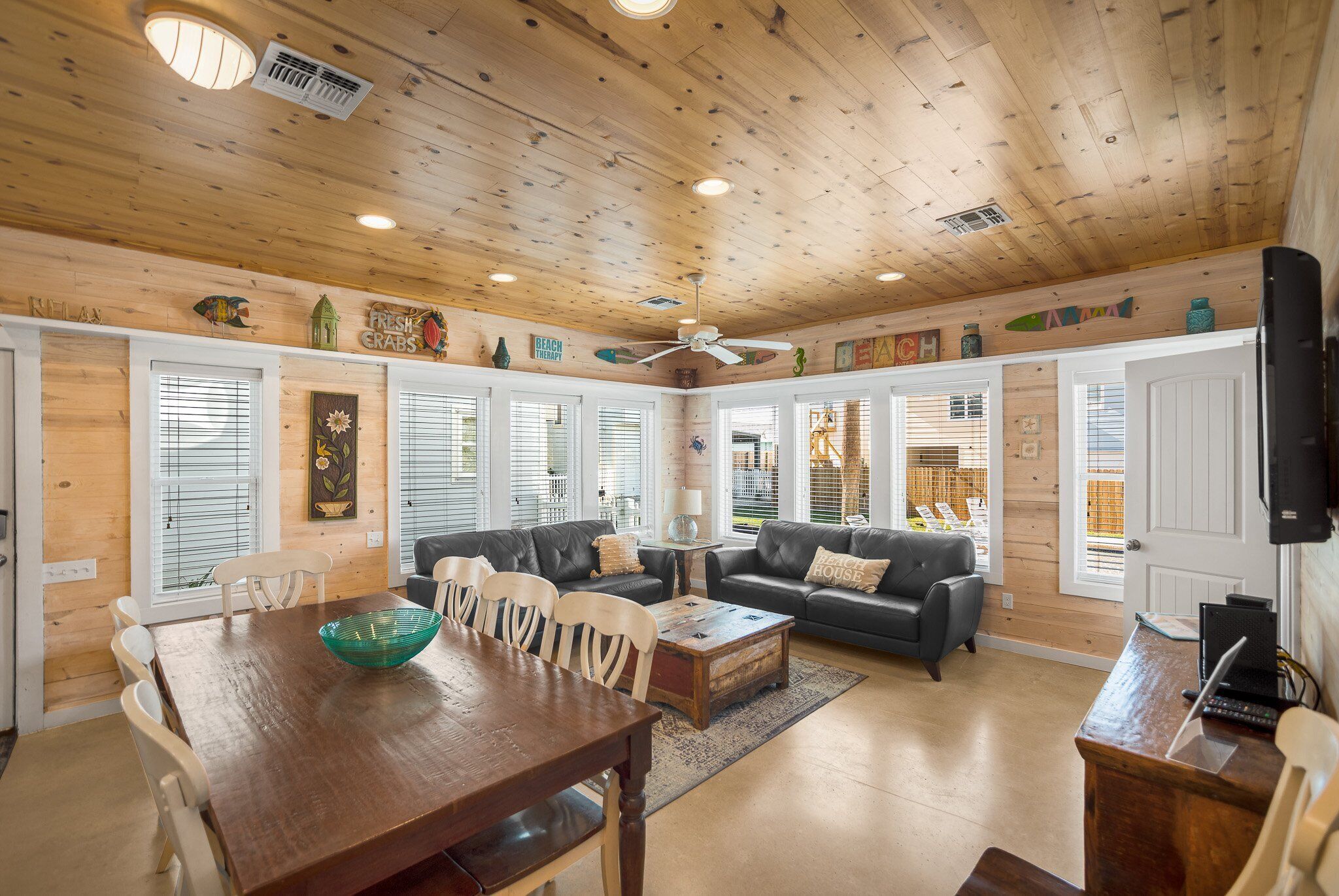 House, 4 Bedrooms, Kitchen, Pool View | In-room dining