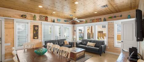 House, 4 Bedrooms, Kitchen, Pool View | In-room dining