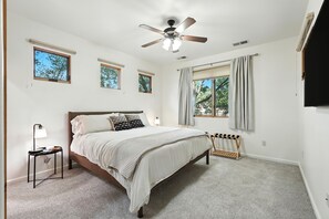 2 Schlafzimmer, Bügeleisen/Bügelbrett, Reisekinderbett, kostenloses WLAN