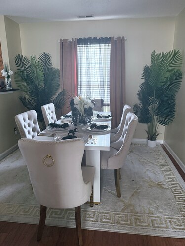 Relax Furnished 2 Queen RoomsSpacious CreedmoorHome Deck,Backyard Community Pool