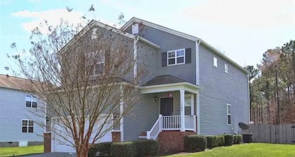 Furnished Rooms in Spacious 4-Bed,2.5 Bath, 2,100 sq.Ft Home in Creedmoor.