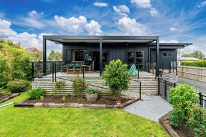 Terrace/patio - Scannell Grove - Lake Taupo Holiday Home (Taupo)