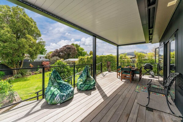 تناول الطعام بالخارج