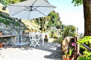 Outdoor dining - Villa Antonella, app Lavinia (Tavernerio)