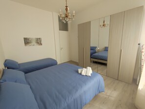 1 bedroom, iron/ironing board, travel cot, free WiFi - Villa Antonella, app Lavinia (Tavernerio)