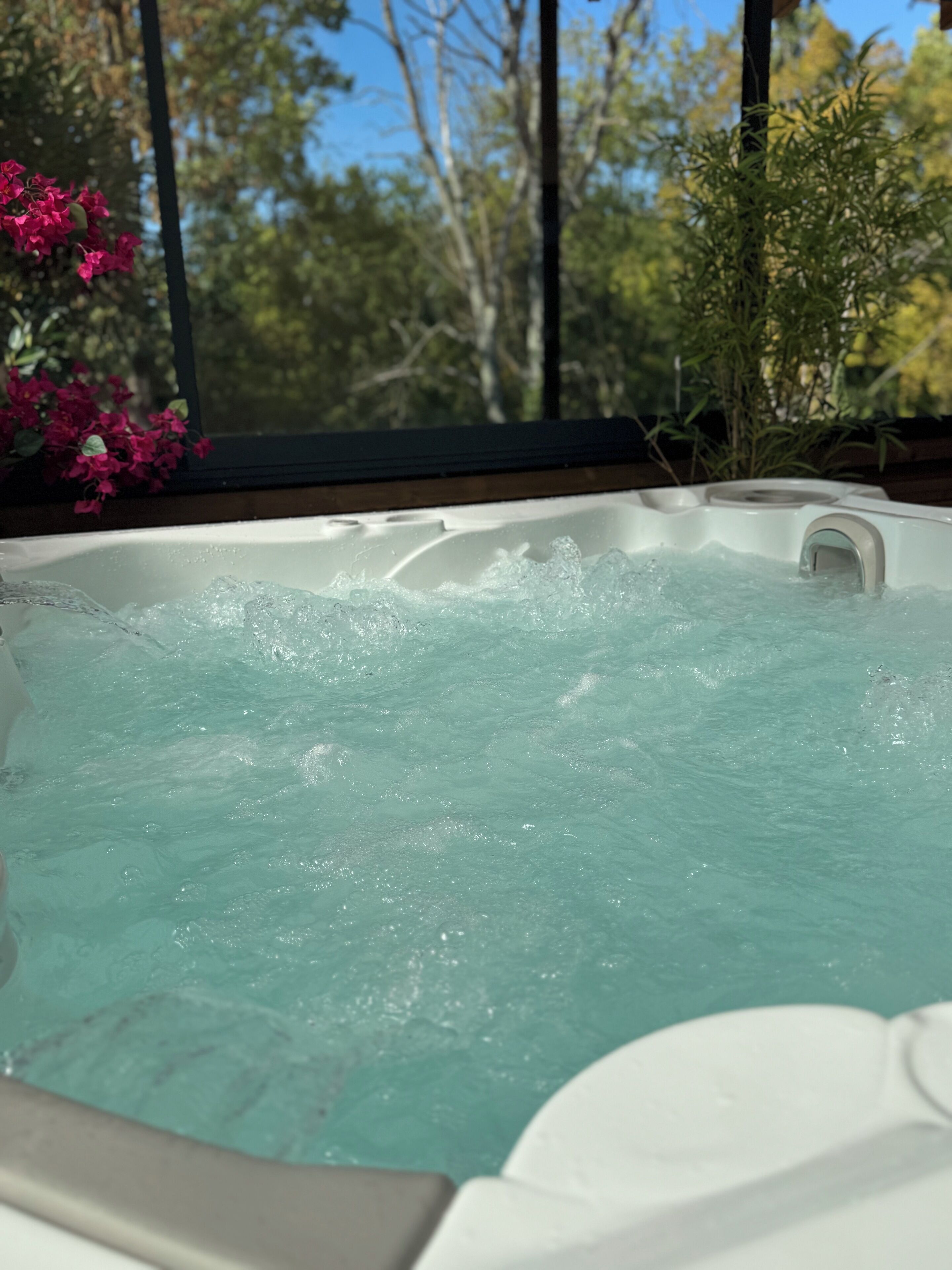 Outdoor spa tub