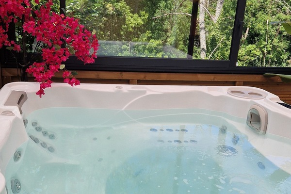 Indoor spa tub